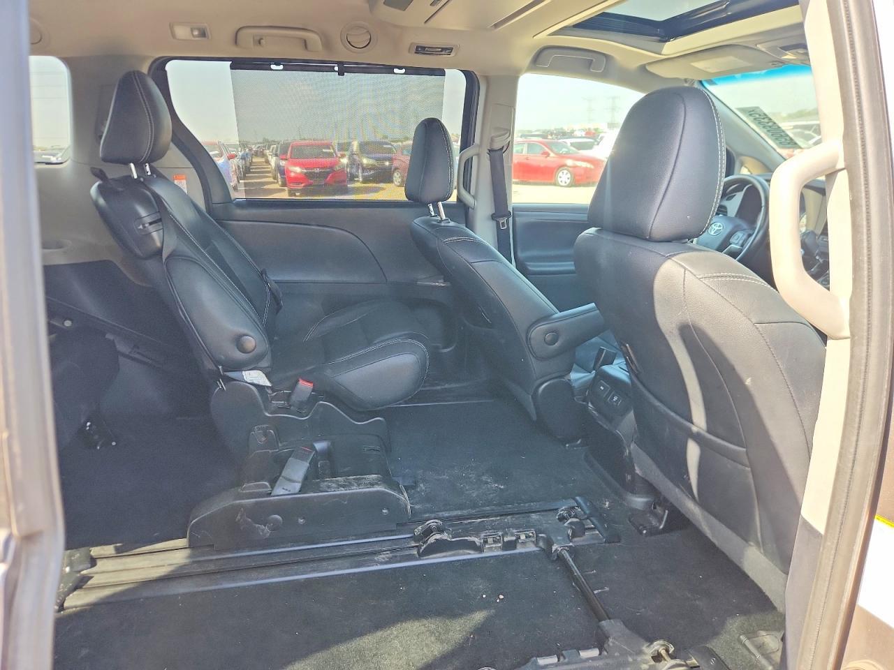 2017 TOYOTA SIENNA — фото 11