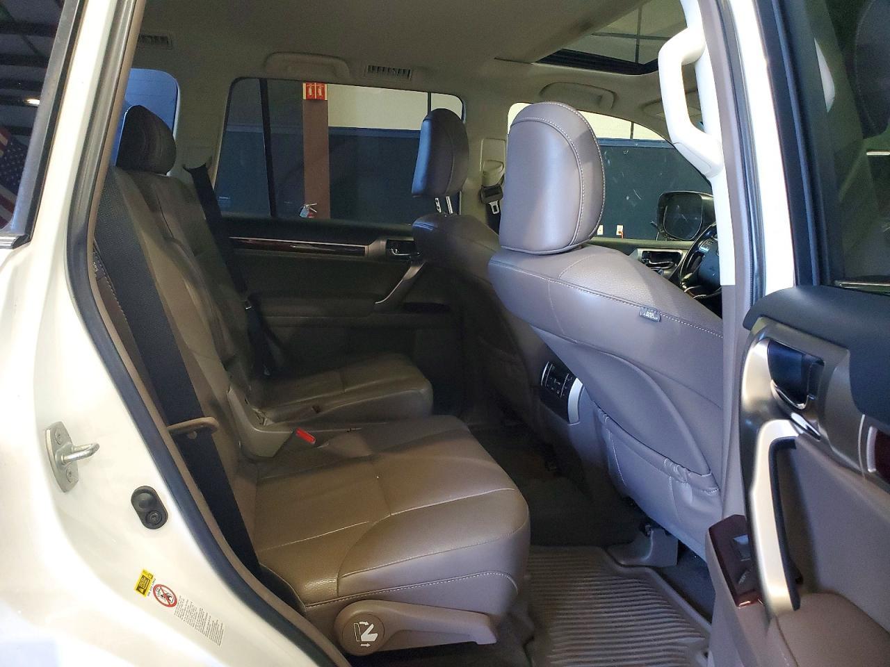 2017 LEXUS GX 460 — фото 11