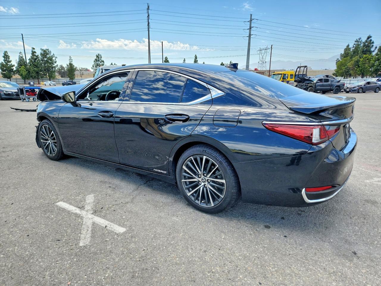 2022 LEXUS ES 300H — фото 2