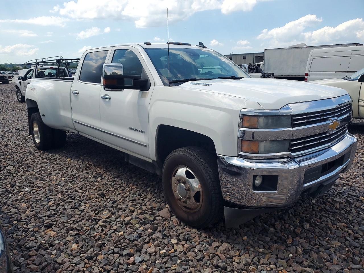 2015 CHEVROLET SILVERADO 3500 — фото 4