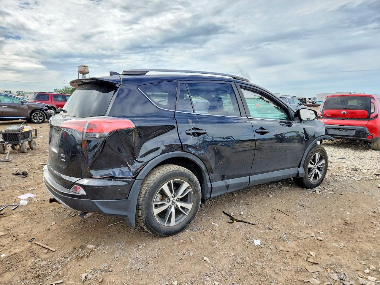 2017 TOYOTA RAV4 — фото 3