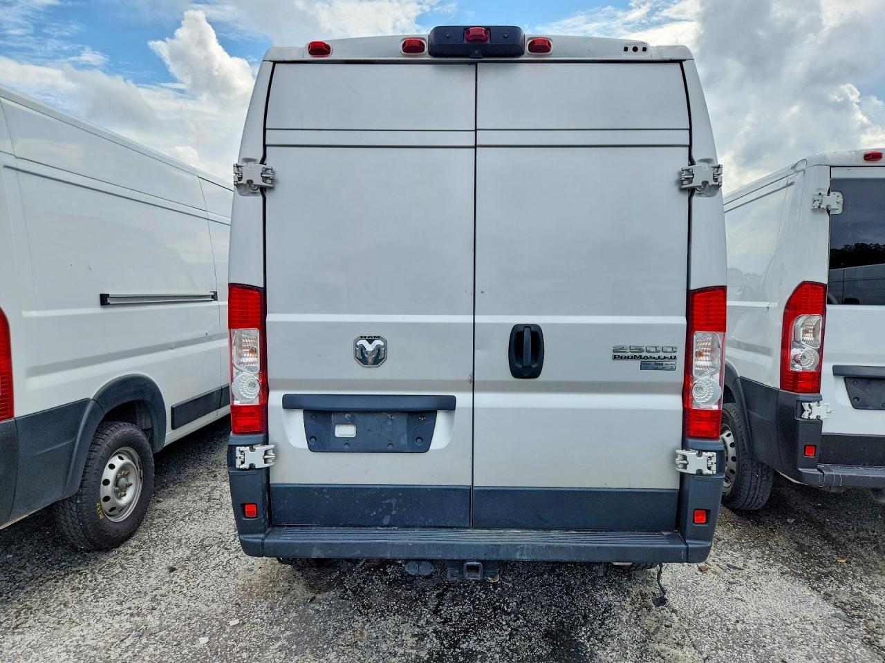 2023 RAM PROMASTER 2500 — фото 6