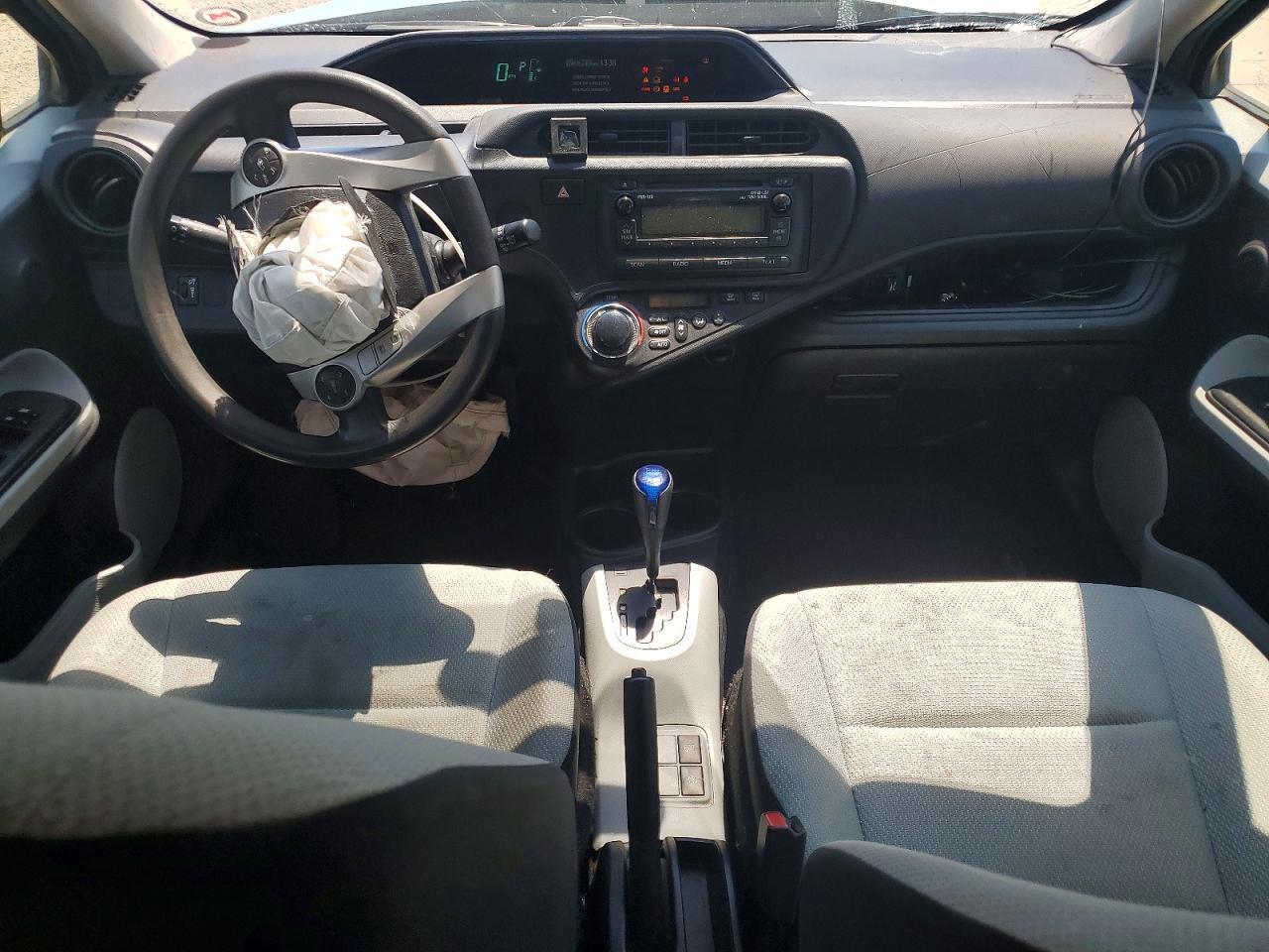 2013 TOYOTA PRIUS C — фото 8