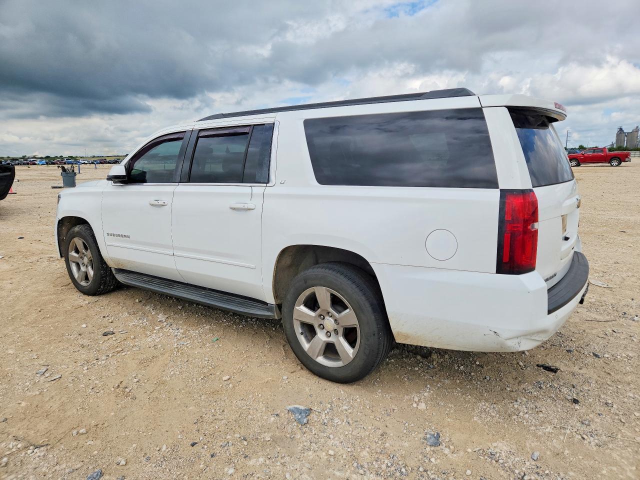 2016 CHEVROLET SUBURBAN — фото 2