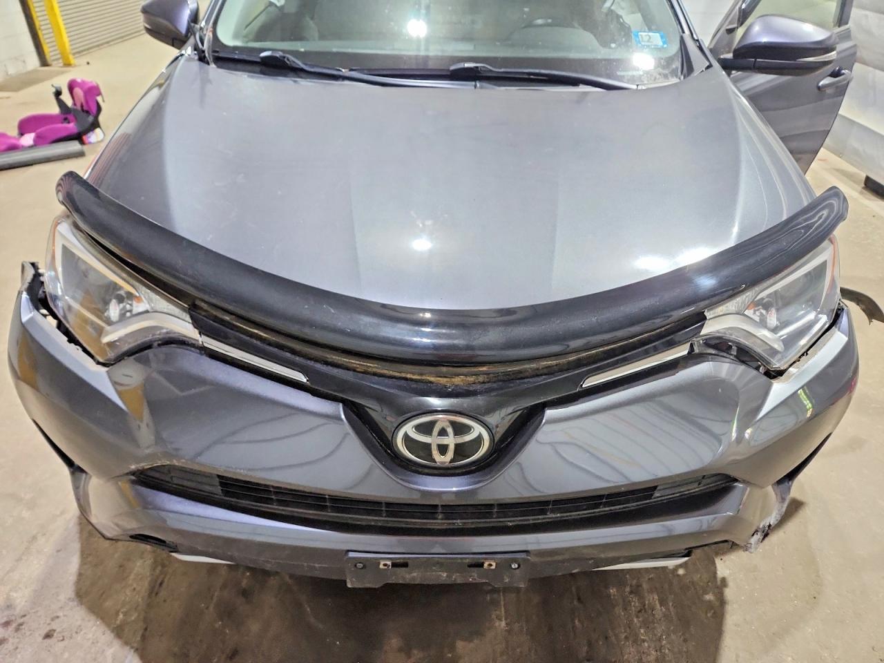 2017 TOYOTA RAV4 — фото 12