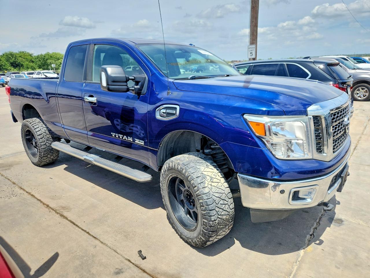 2017 NISSAN TITAN — фото 4