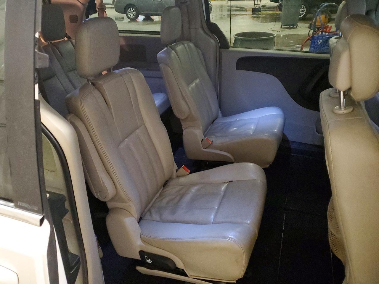 2013 CHRYSLER TOWN & COUNTRY — фото 11