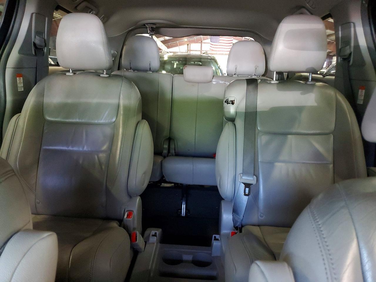 2017 TOYOTA SIENNA — фото 10