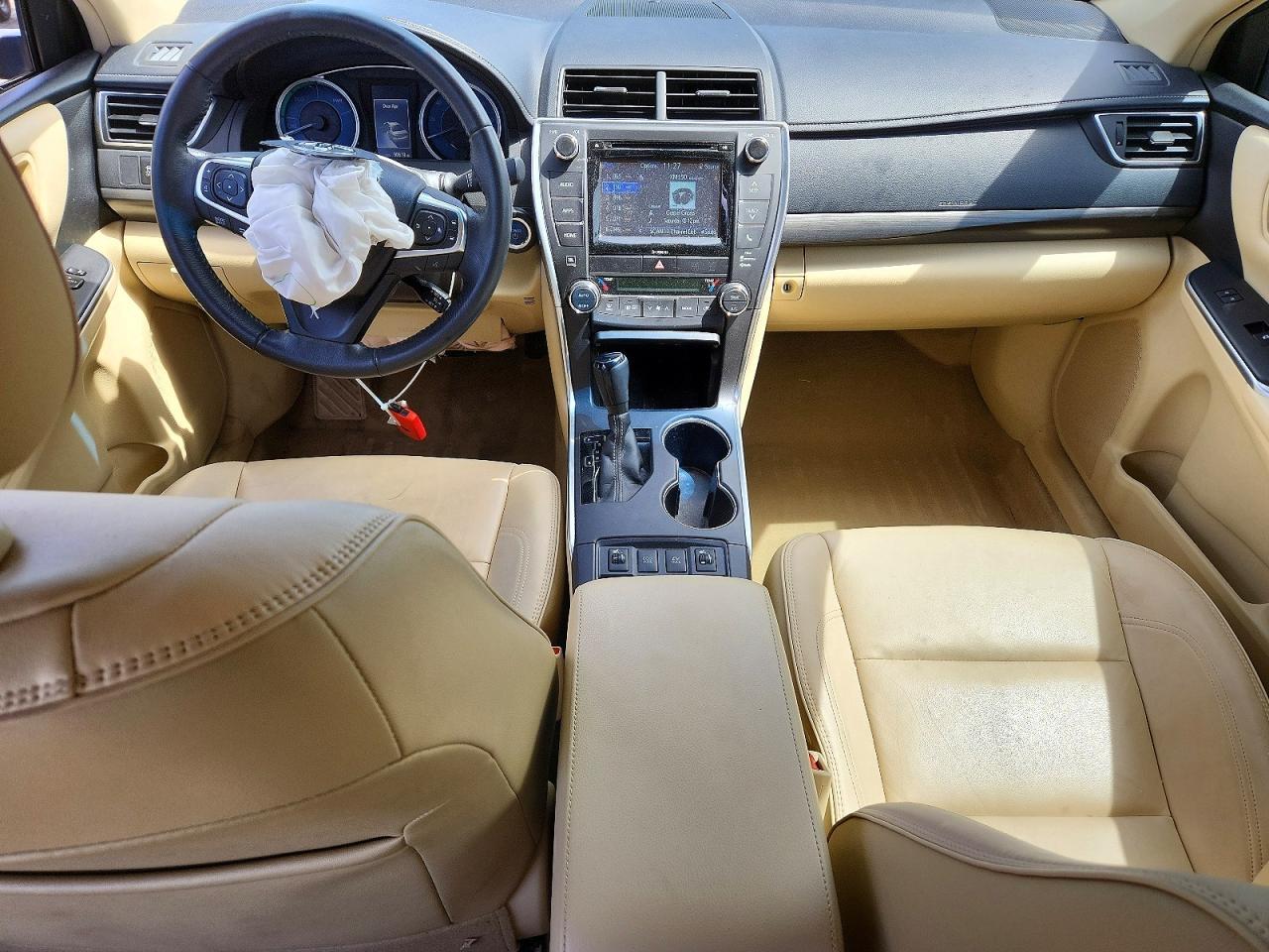 2017 TOYOTA CAMRY HYBRID — фото 8