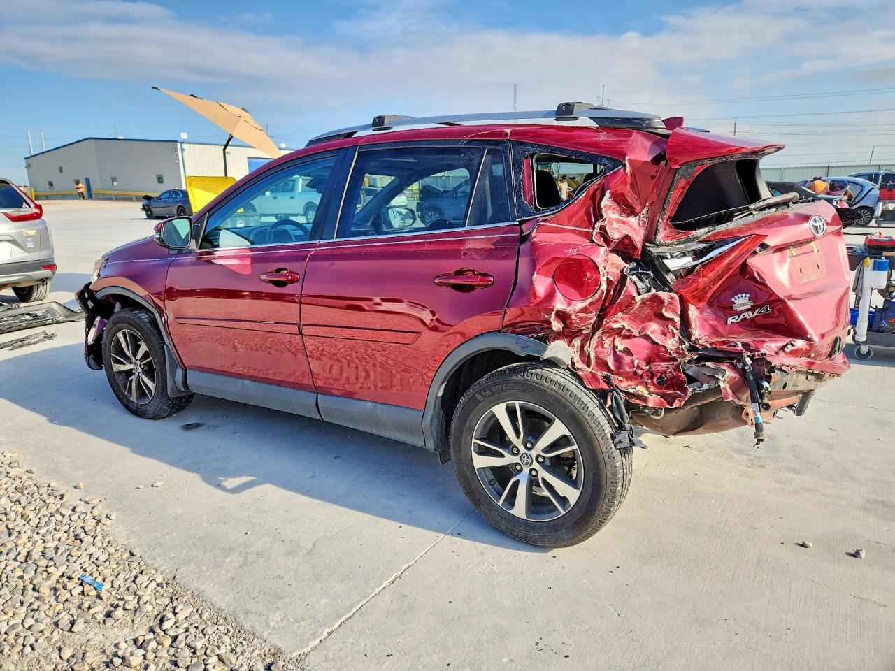 2018 TOYOTA RAV4 — фото 2