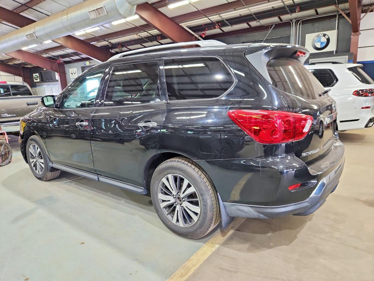 2017 NISSAN PATHFINDER — фото 2