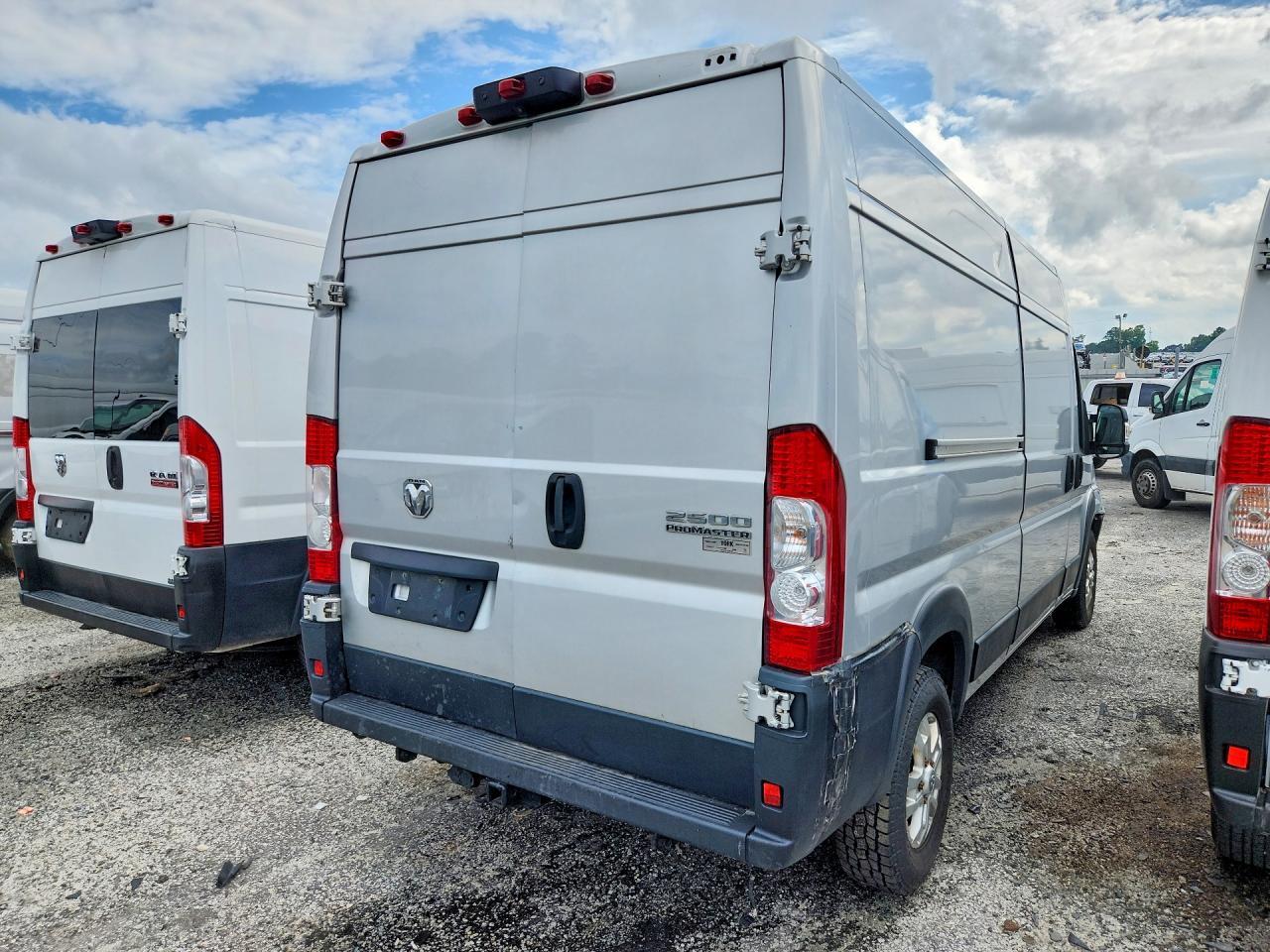 2023 RAM PROMASTER 2500 — фото 3