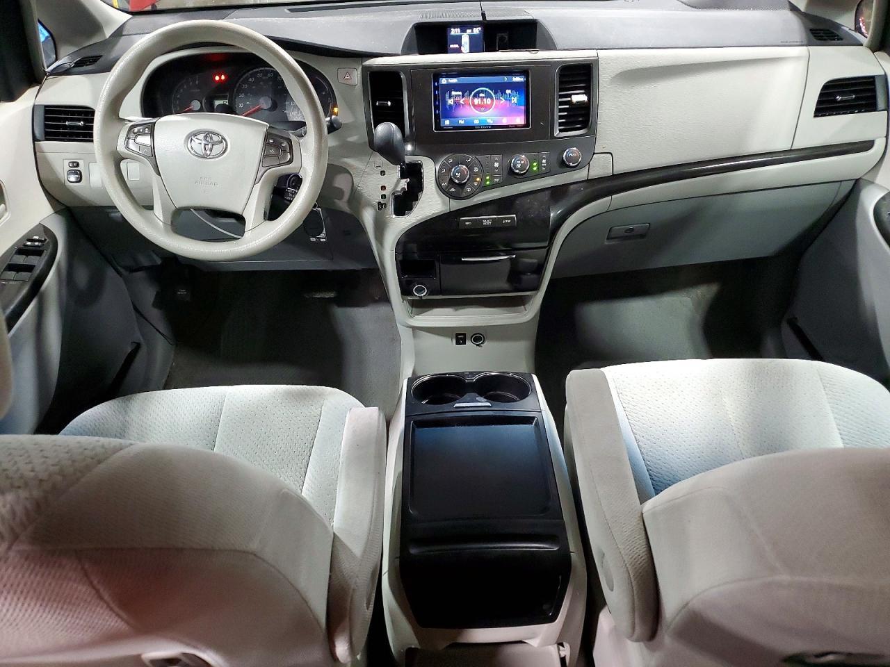 2011 TOYOTA SIENNA — фото 8