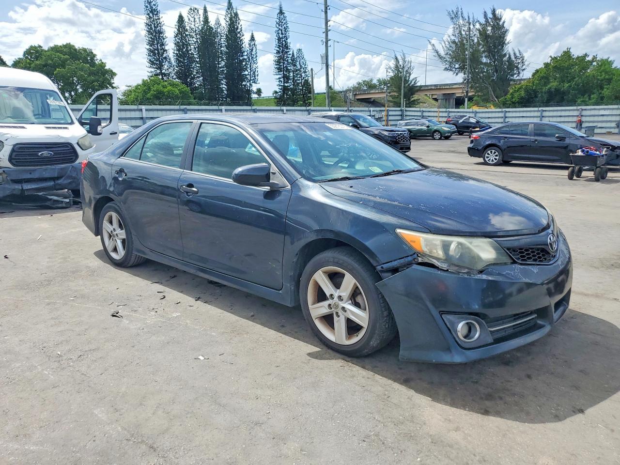TOYOTA CAMRY