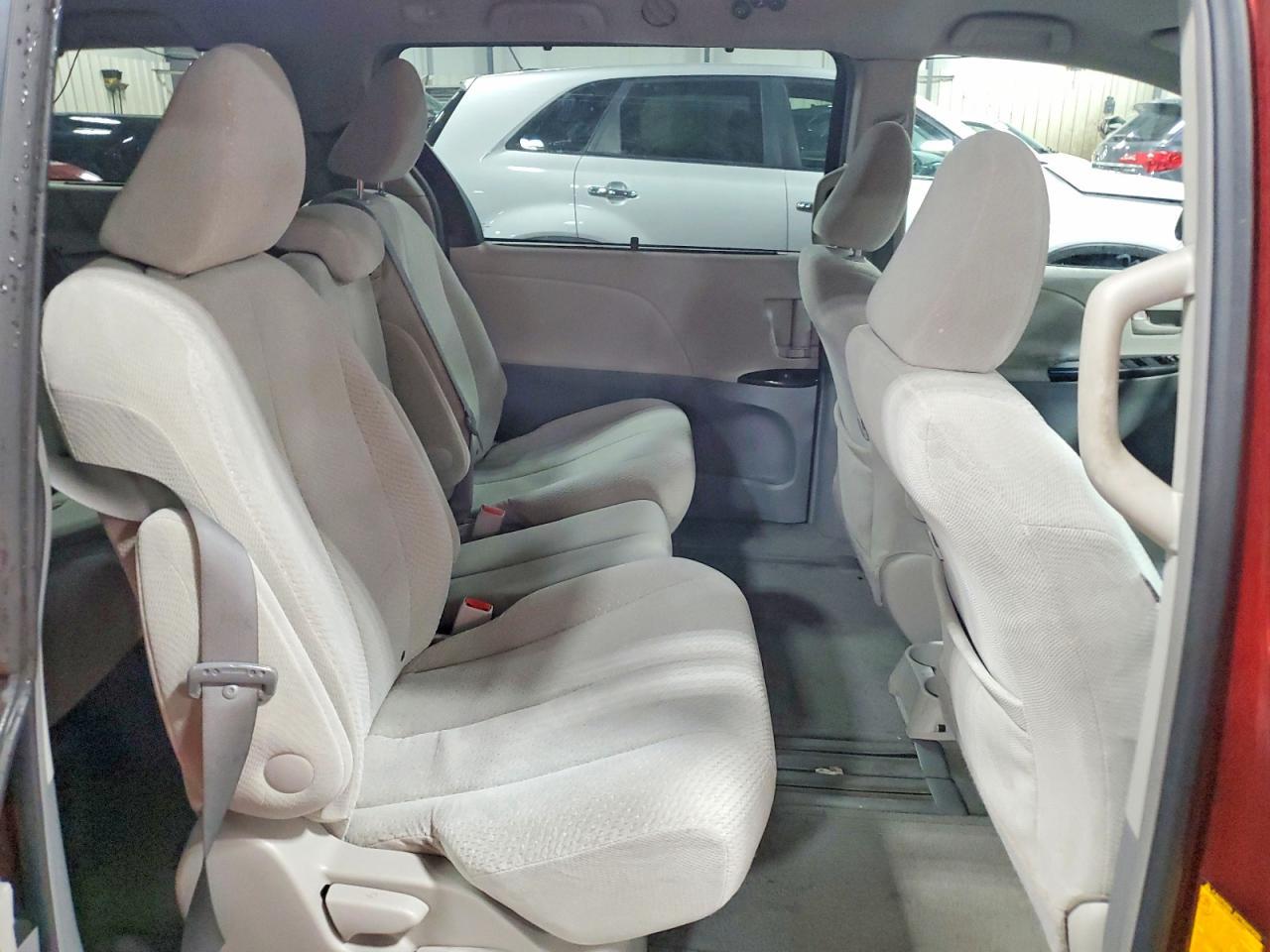 2011 TOYOTA SIENNA — фото 10