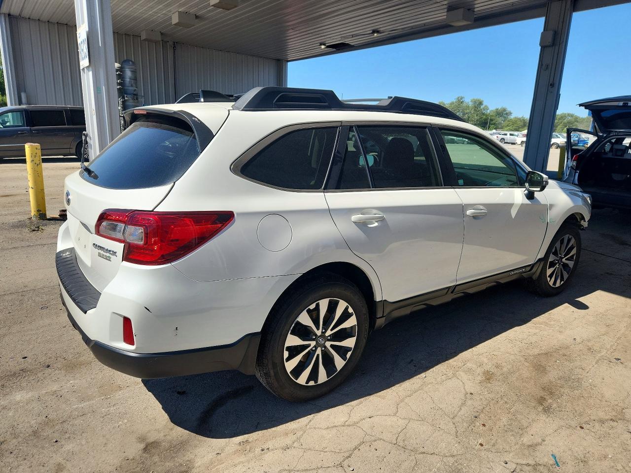 2017 SUBARU OUTBACK — фото 3