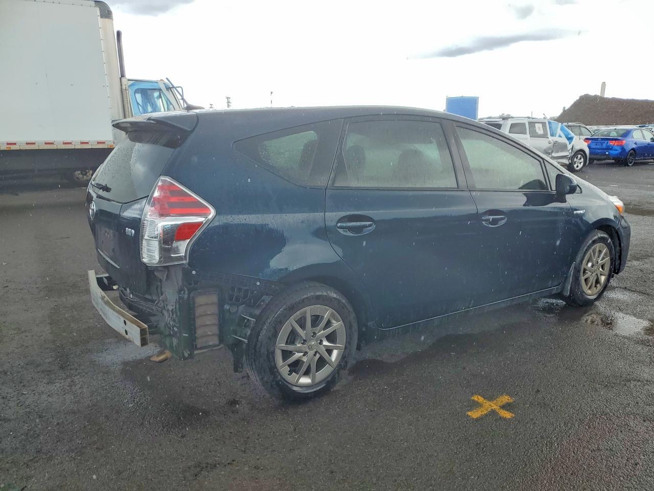 2017 TOYOTA PRIUS V — фото 3