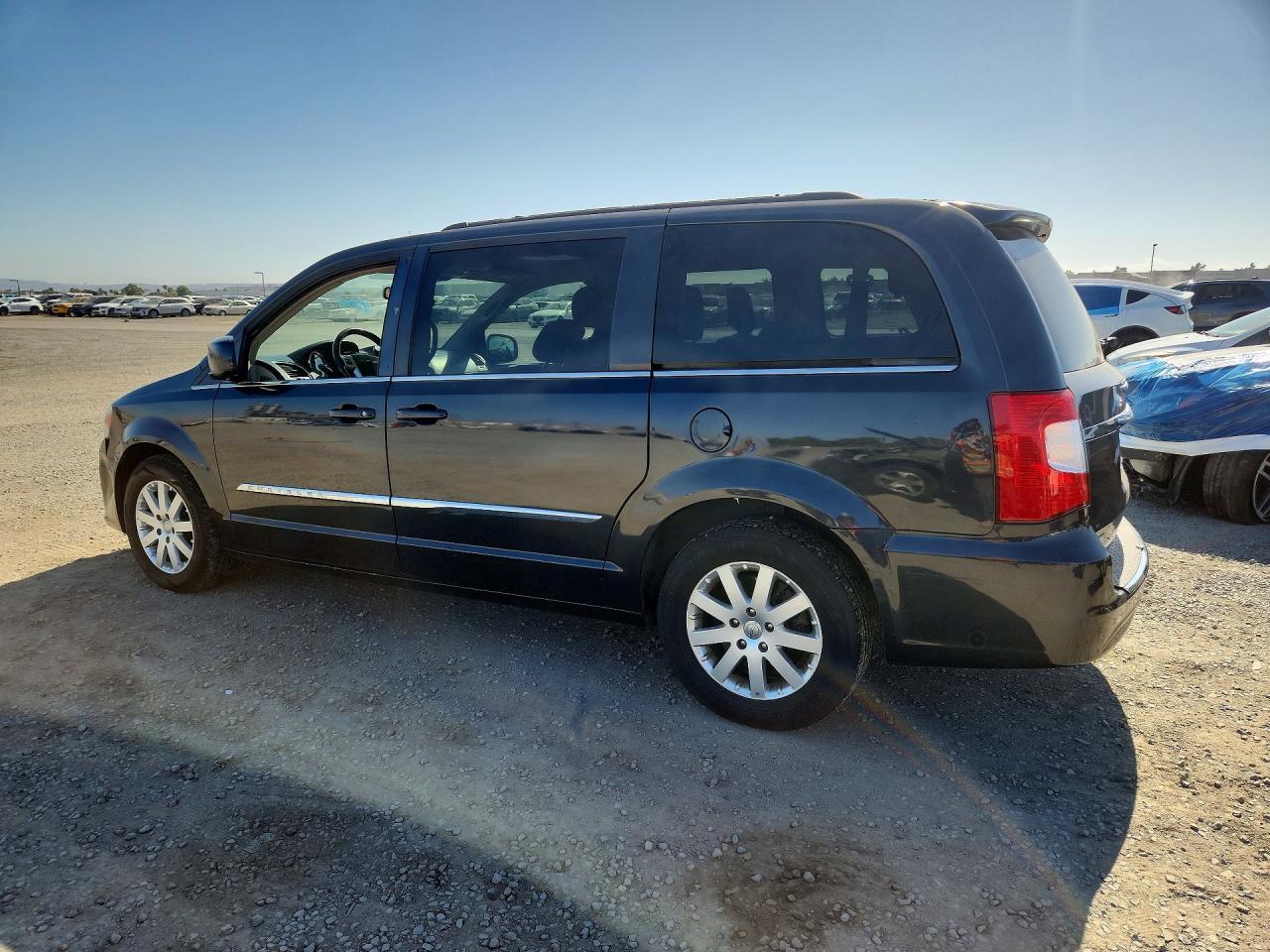 CHRYSLER TOWN & COUNTRY