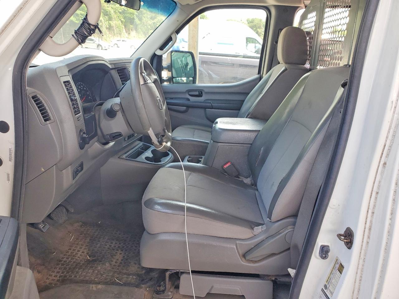 2015 NISSAN NV2500 — фото 7