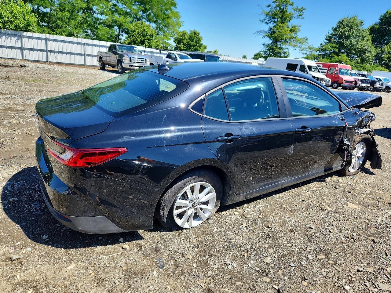 2026 TOYOTA CAMRY HYBRID — фото 3