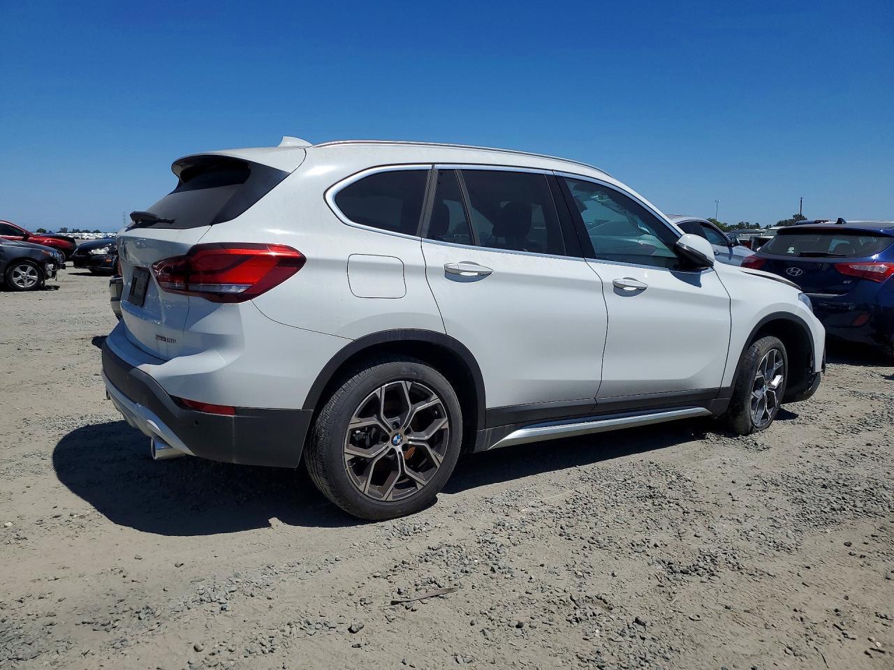 2022 BMW X1 — фото 3