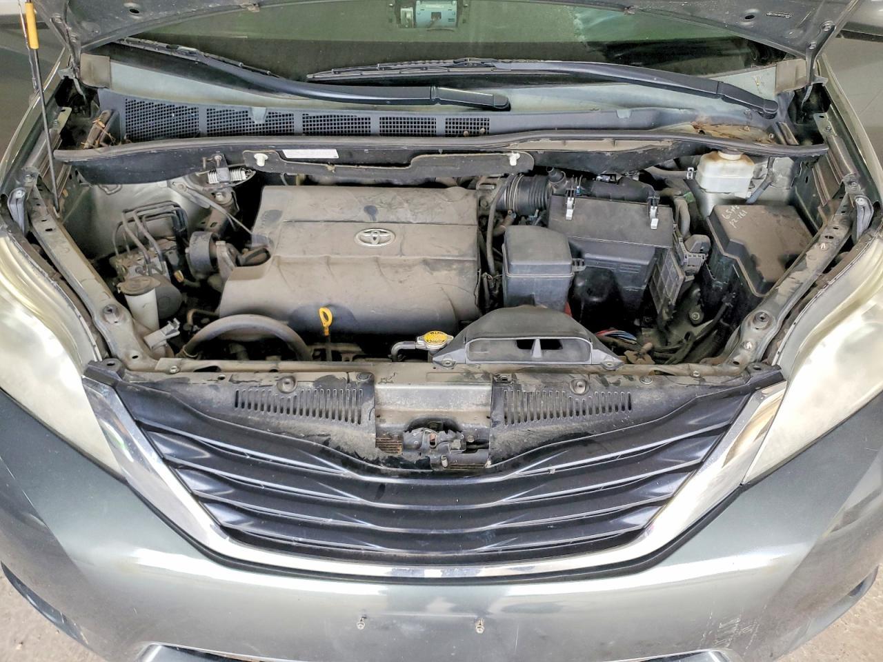 2012 TOYOTA SIENNA — фото 12