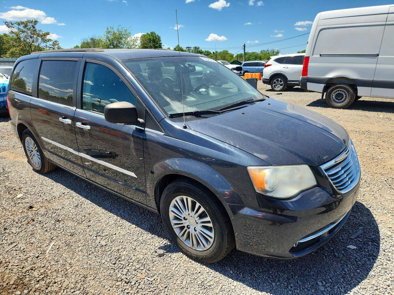 CHRYSLER TOWN & COUNTRY