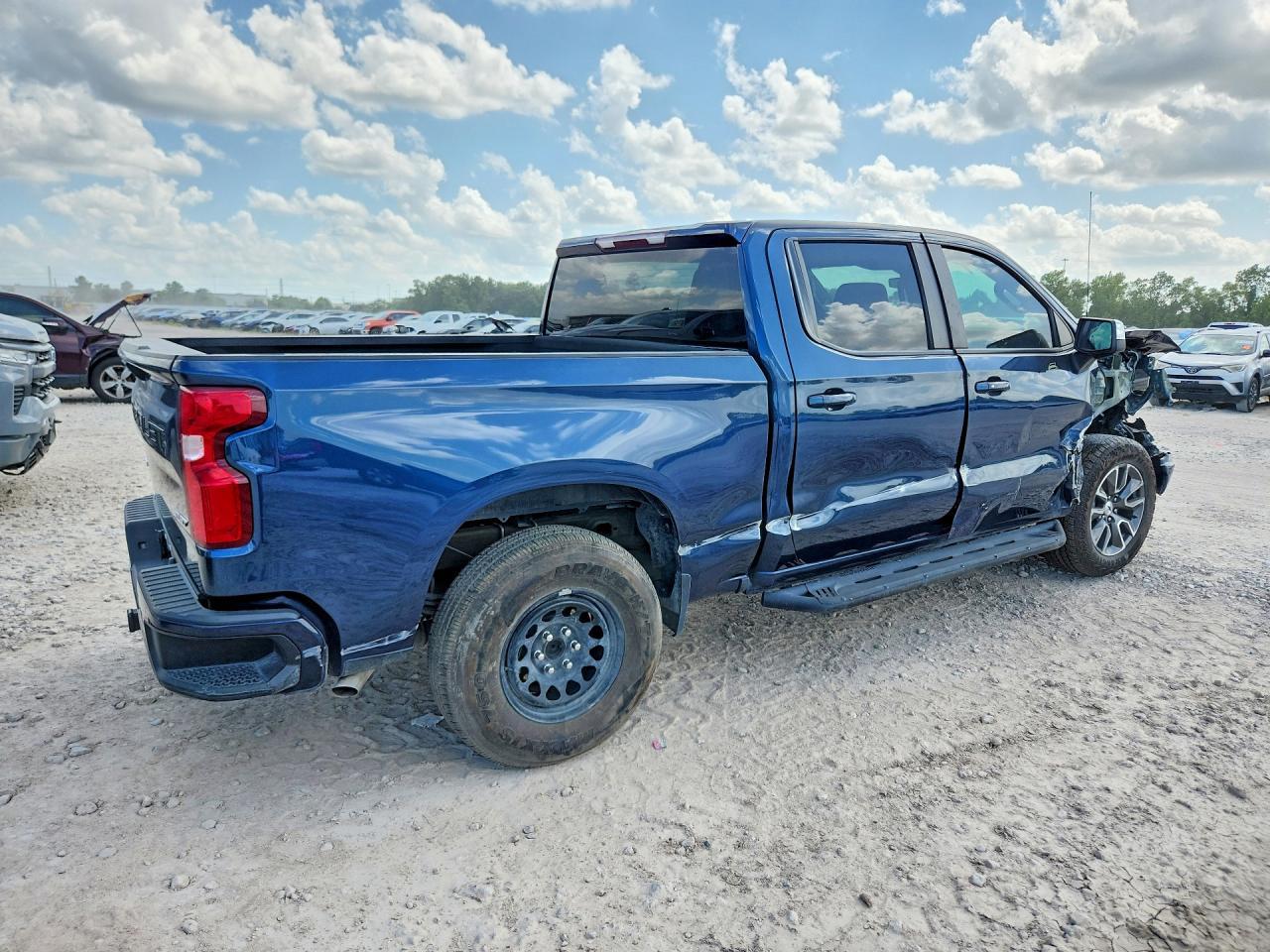 2022 CHEVROLET SILVERADO 1500 — фото 3