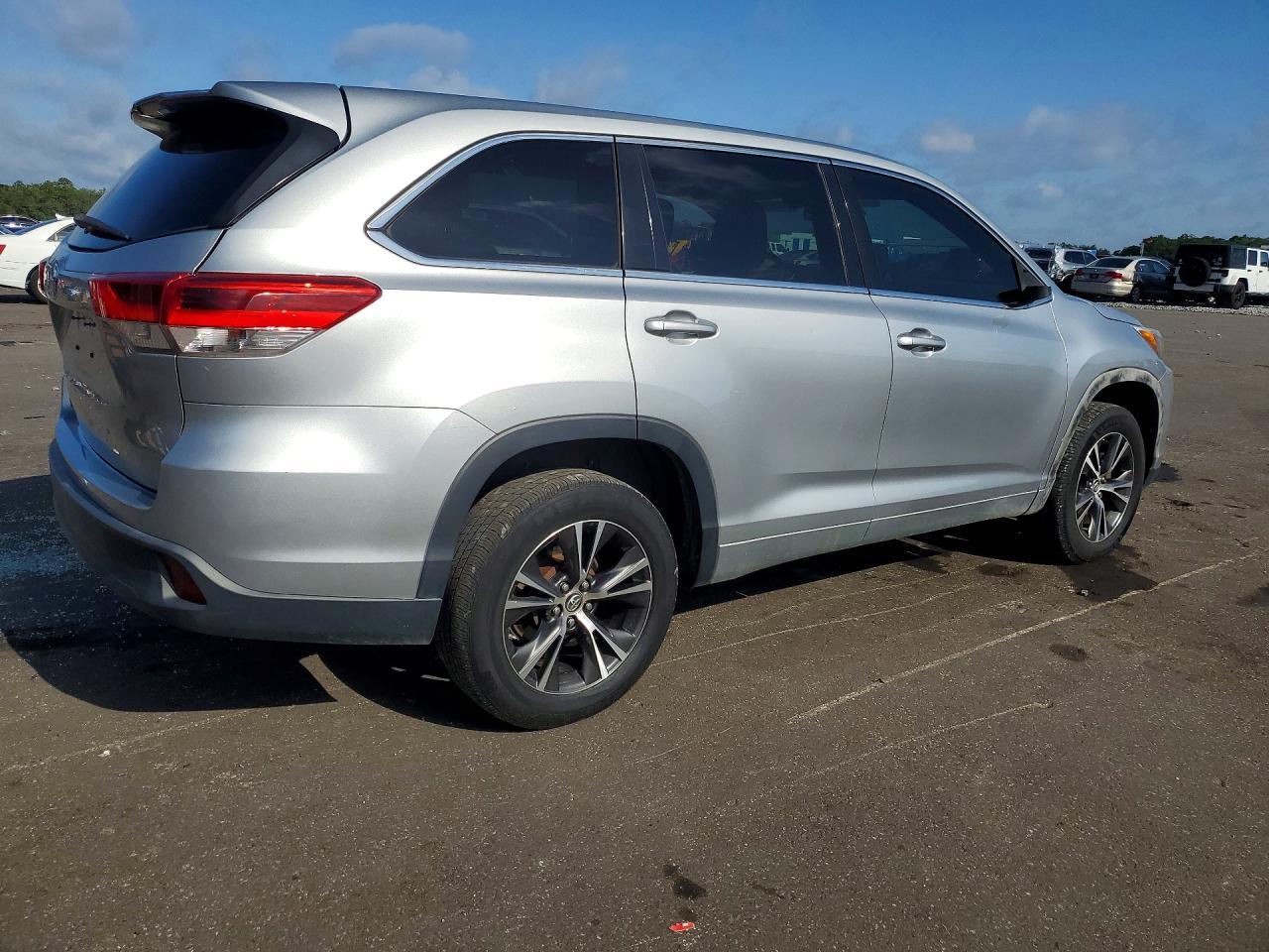 2018 TOYOTA HIGHLANDER — фото 3