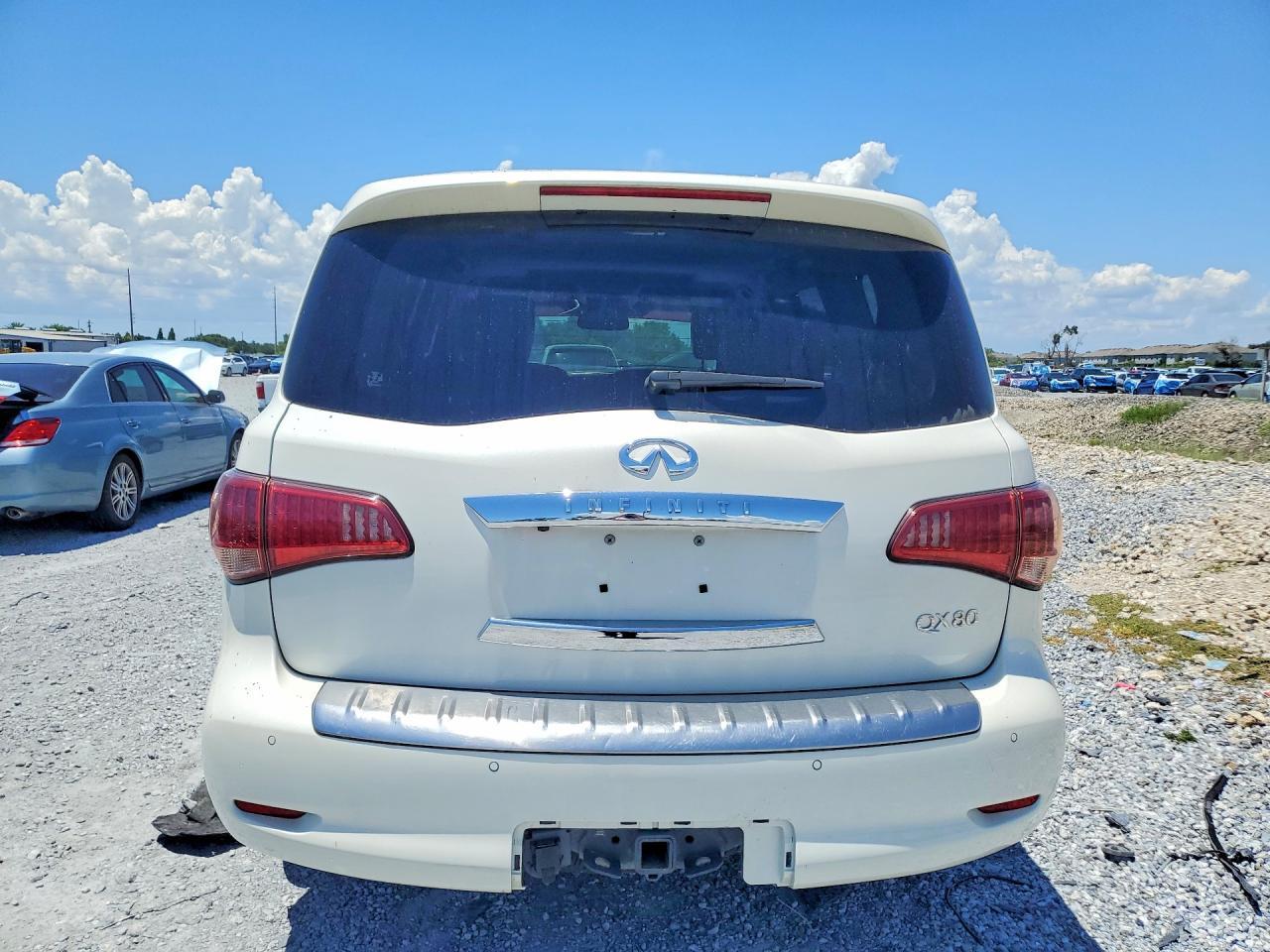2016 INFINITI QX80 — фото 6