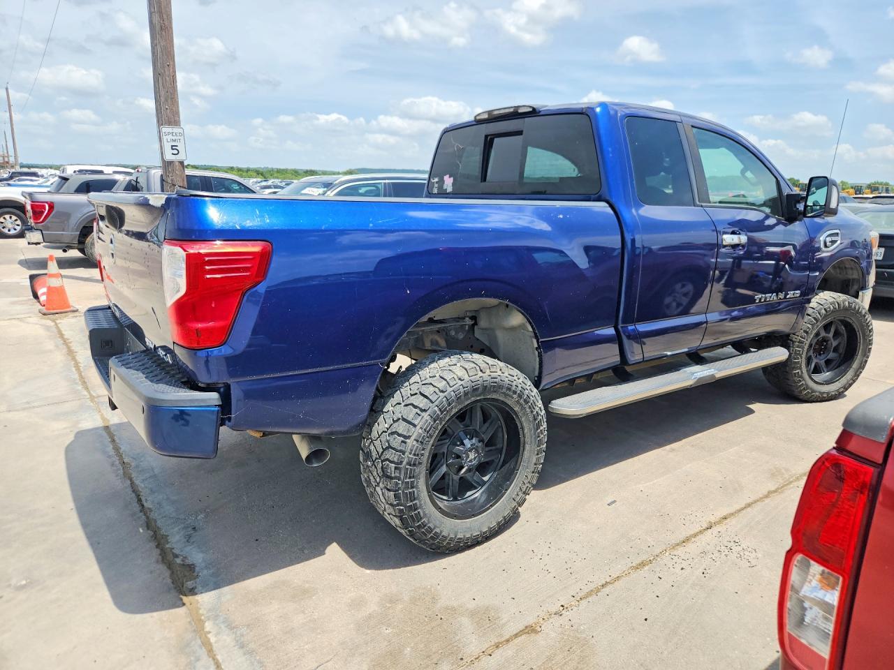 2017 NISSAN TITAN — фото 3