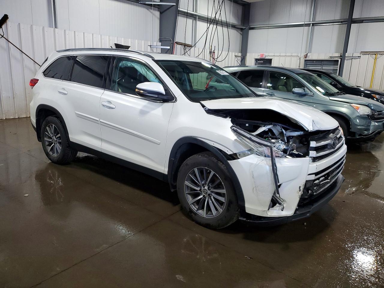 2019 TOYOTA HIGHLANDER — фото 4