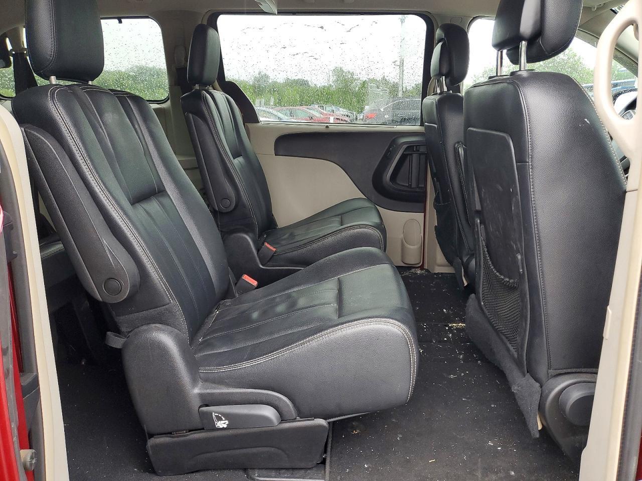 2016 CHRYSLER TOWN & COUNTRY — фото 11