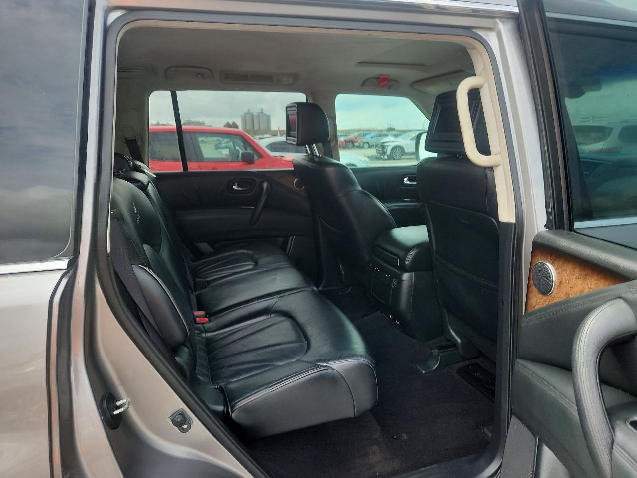 INFINITI QX56