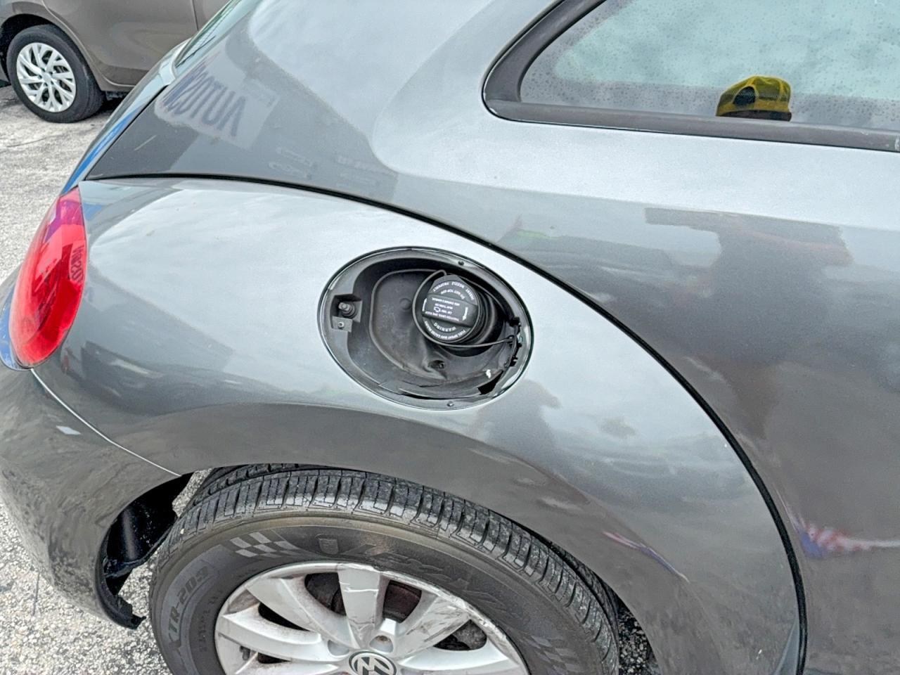 VOLKSWAGEN BEETLE