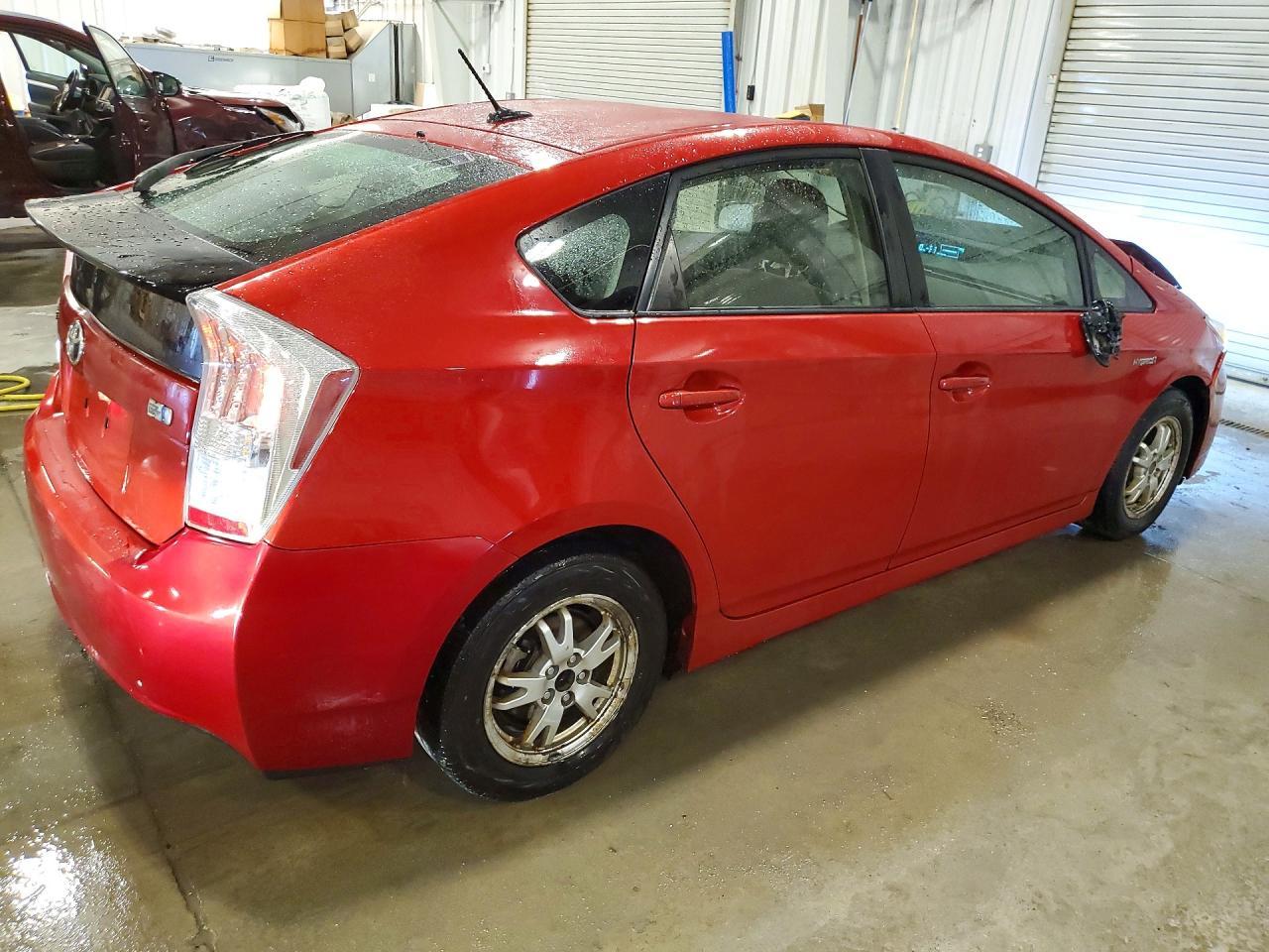 2011 TOYOTA PRIUS — фото 3