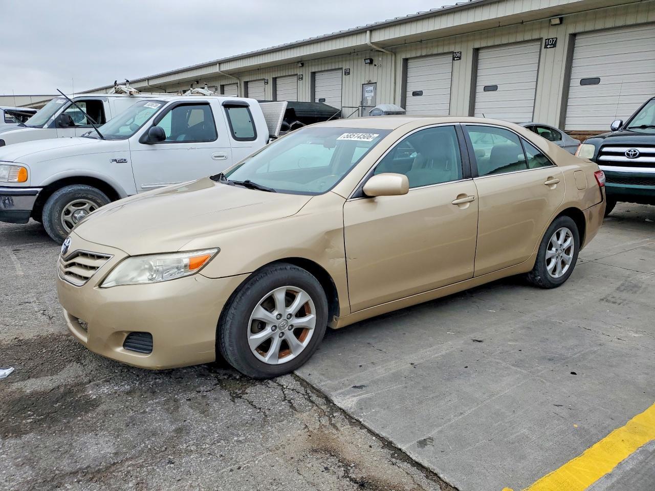 2011 TOYOTA CAMRY — фото 1
