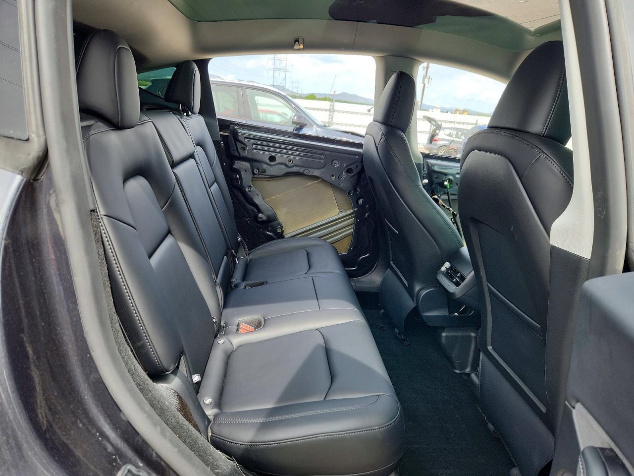 2025 TESLA MODEL Y — фото 10