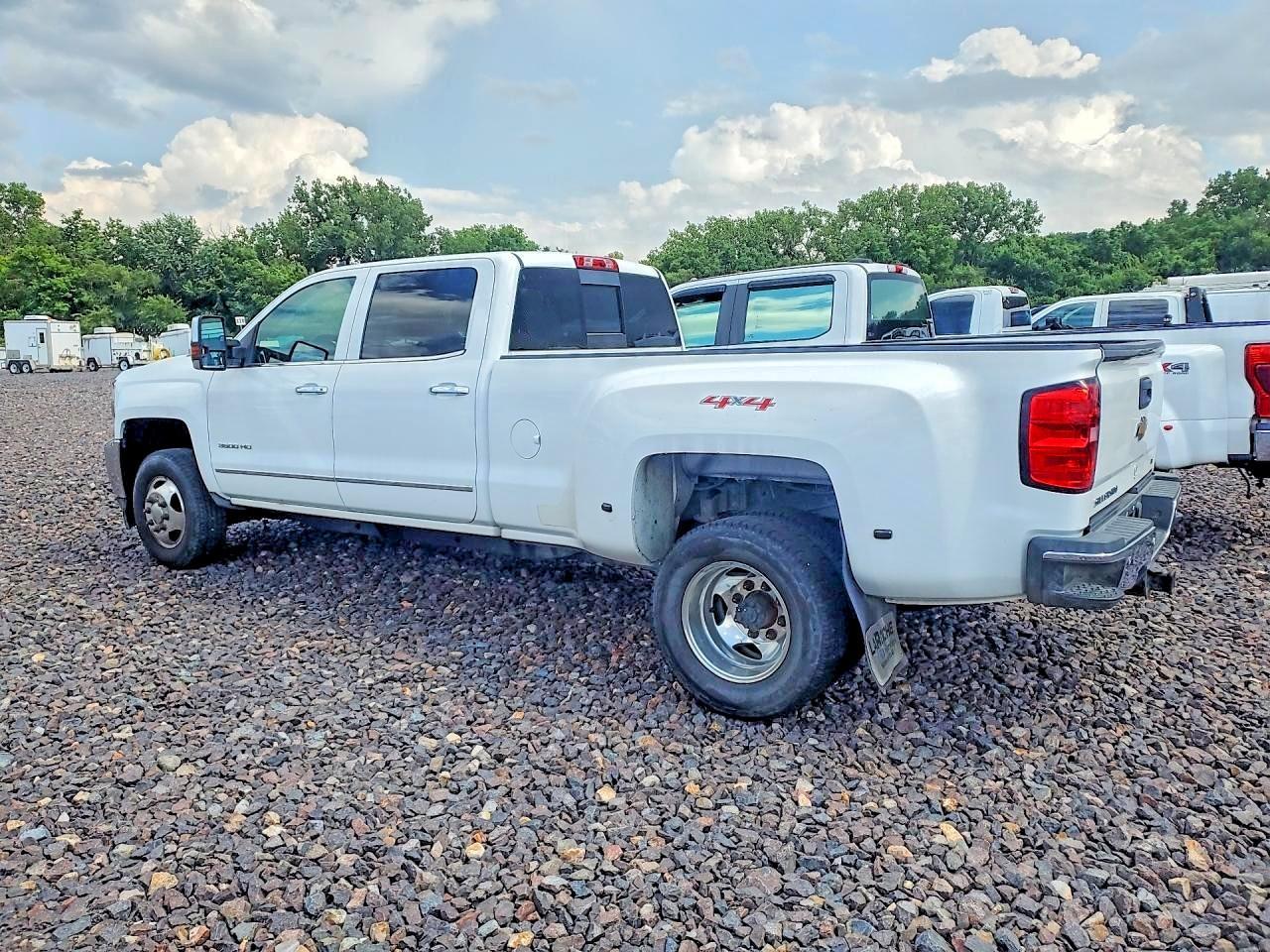 2015 CHEVROLET SILVERADO 3500 — фото 2
