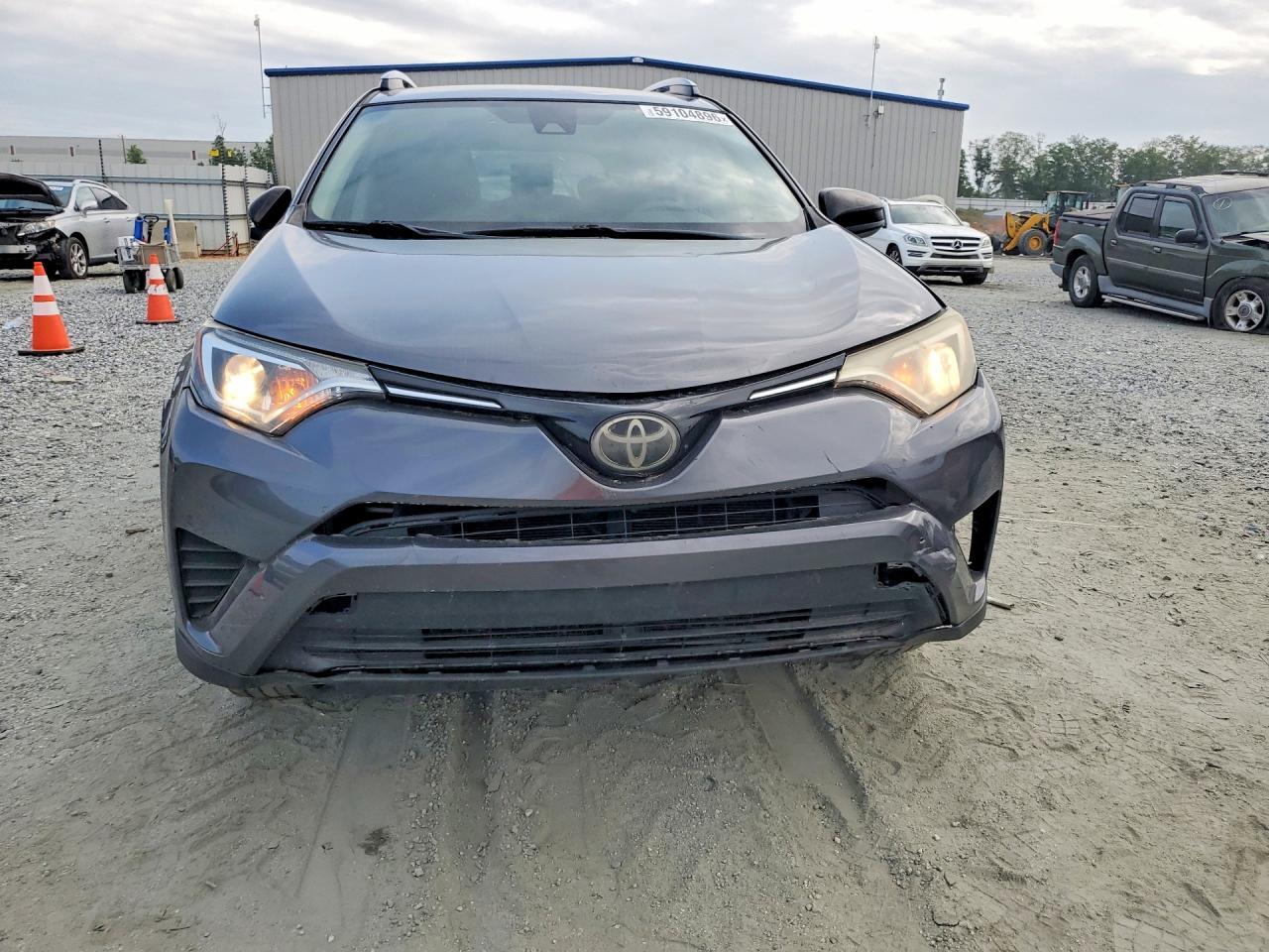 2018 TOYOTA RAV4 — фото 5