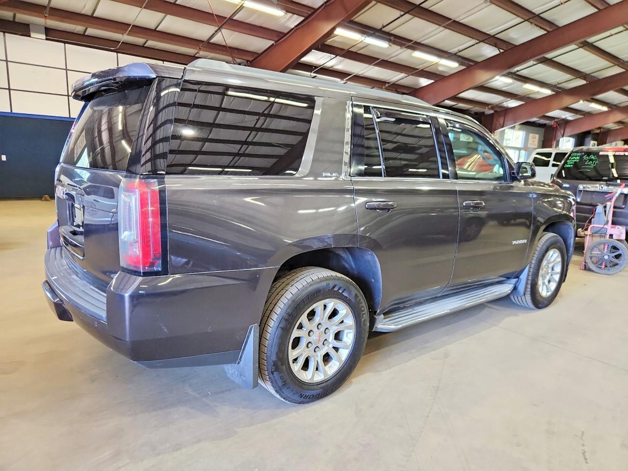 2015 GMC YUKON — фото 3