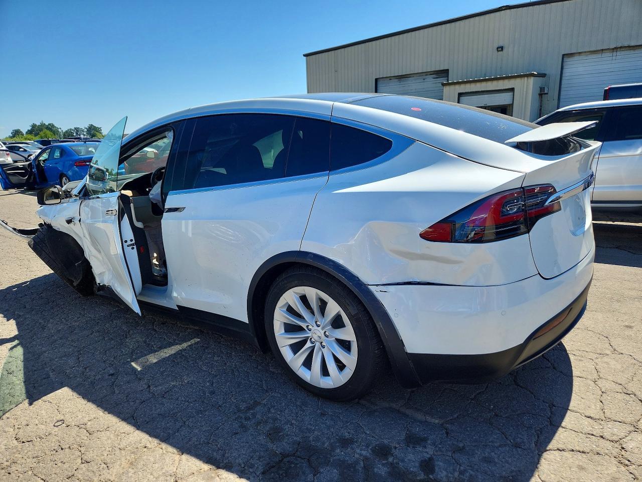 2020 TESLA MODEL X — фото 2