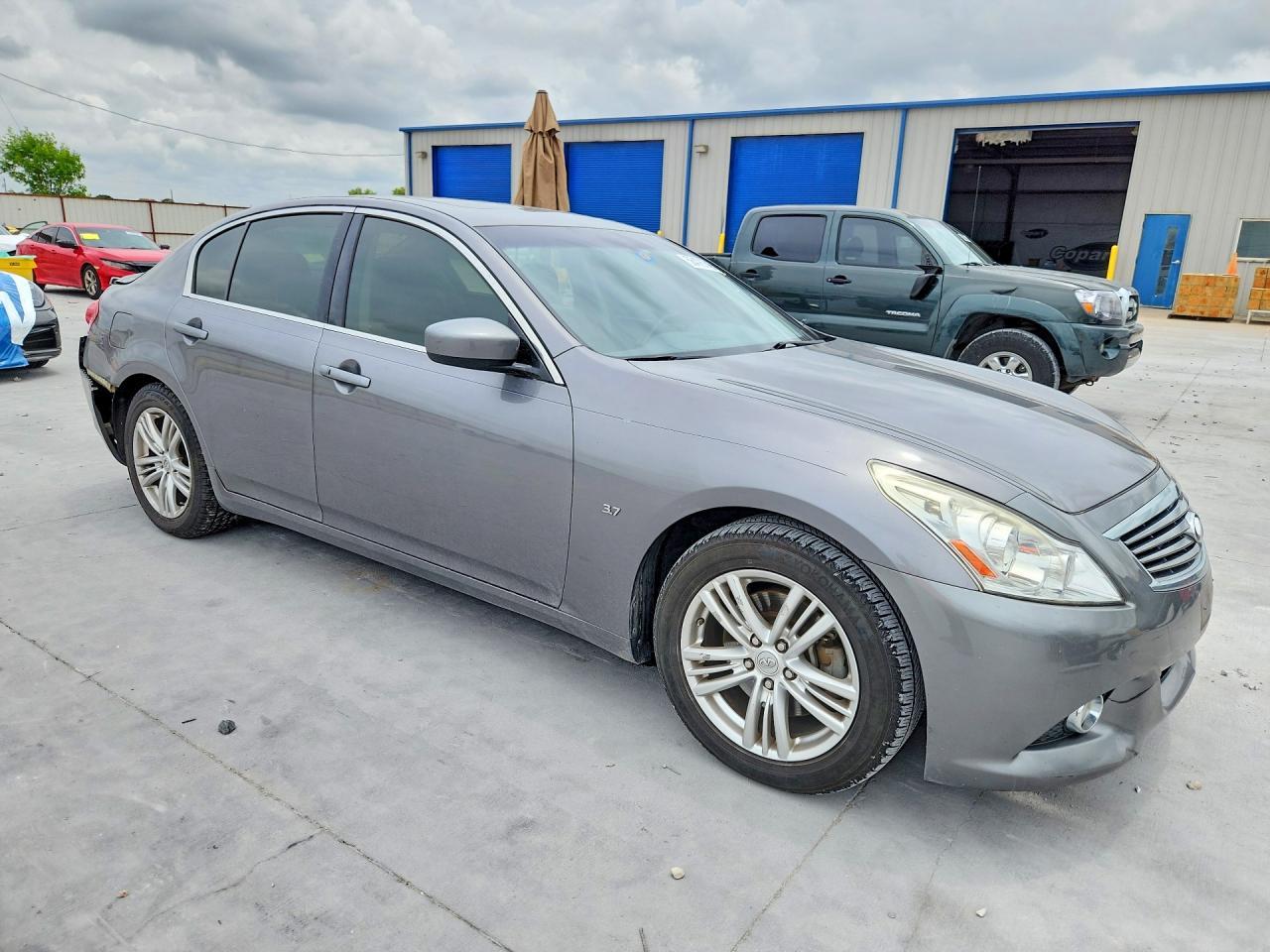 2015 INFINITI Q40 — фото 4