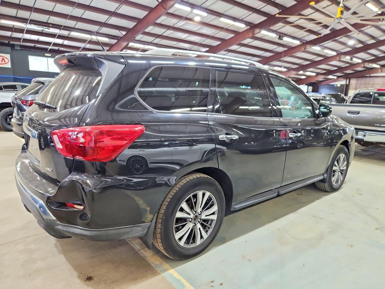 2017 NISSAN PATHFINDER — фото 3