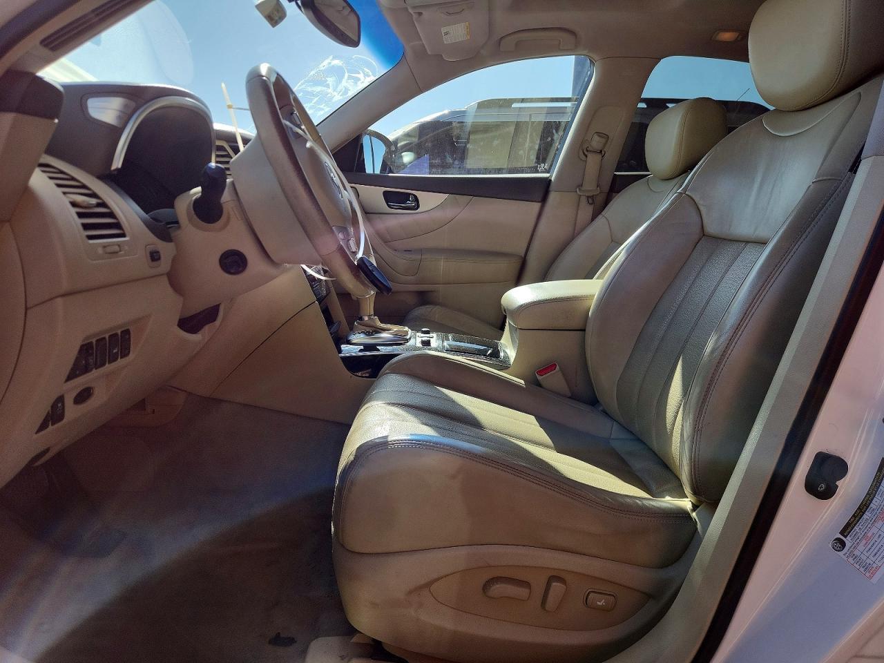 2016 INFINITI QX70 — фото 7