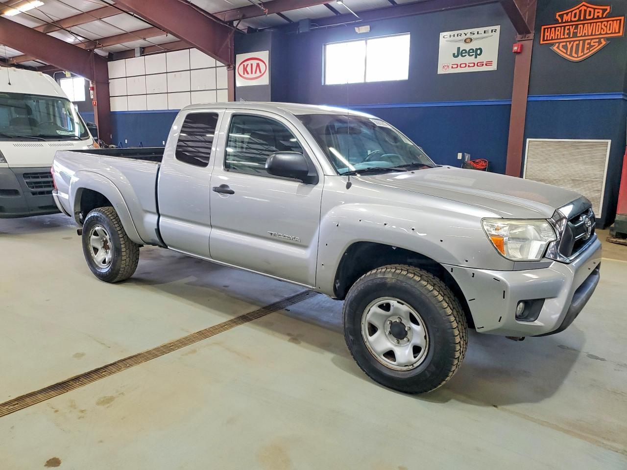2014 TOYOTA TACOMA — фото 4