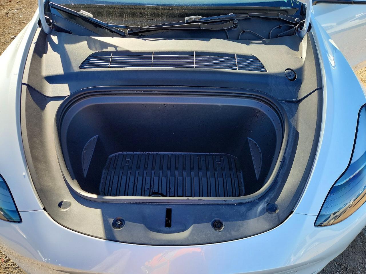2024 TESLA MODEL Y — фото 11