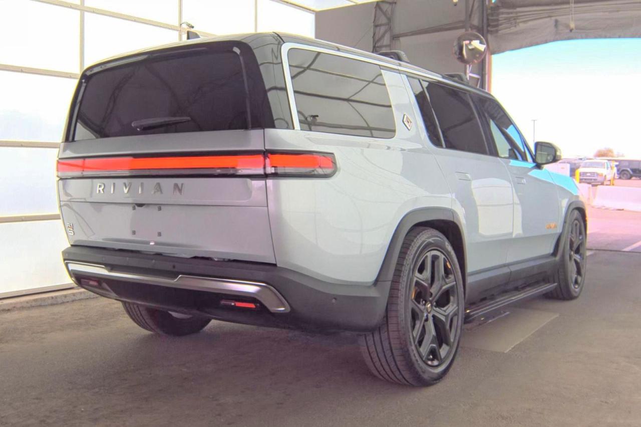 RIVIAN R1S