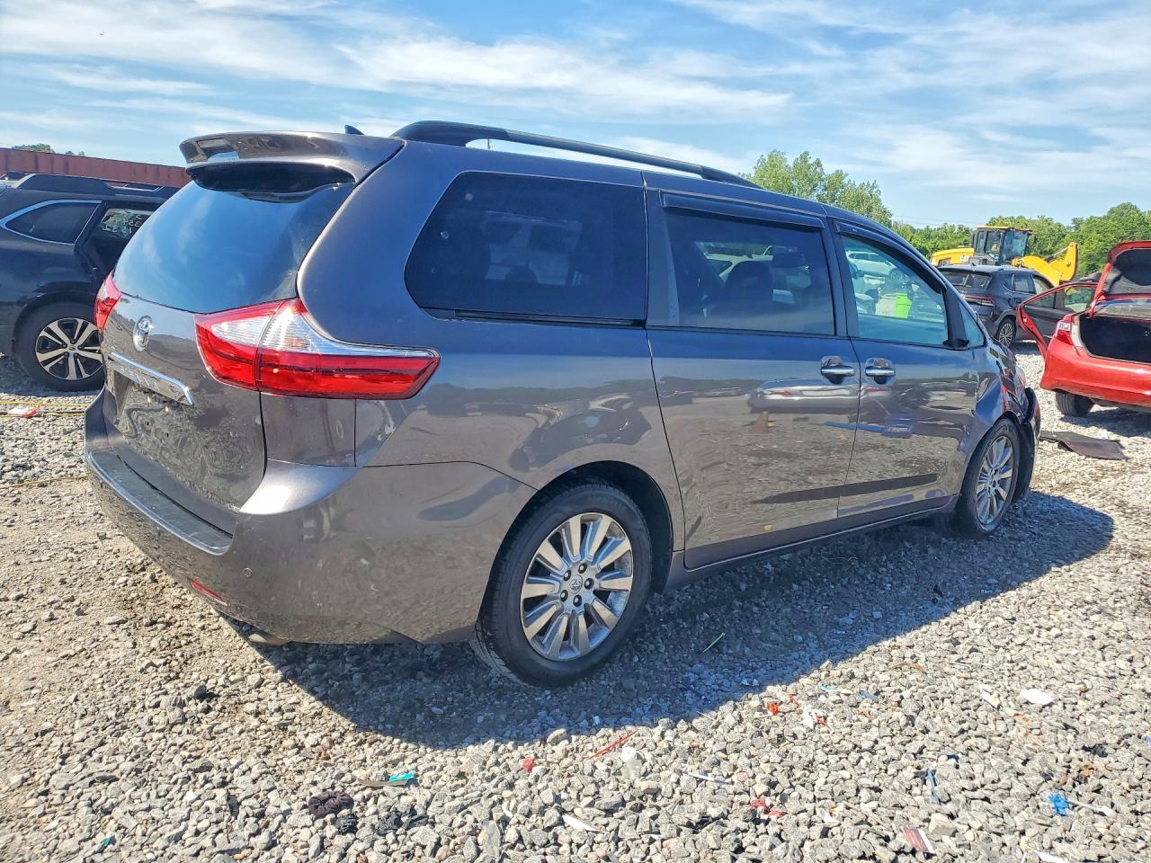 2015 TOYOTA SIENNA — фото 3