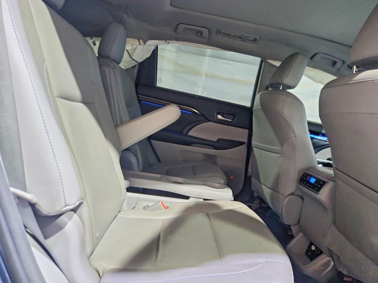 2015 TOYOTA HIGHLANDER — фото 11